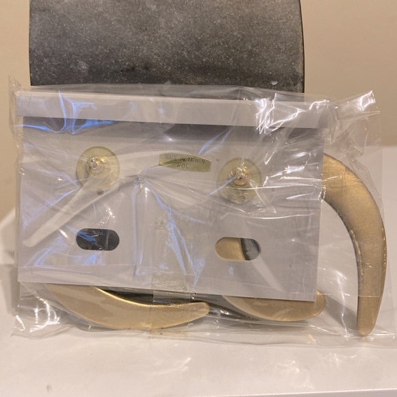 Vintage Dalessio Matte Gold Tone Abstract Geometric Swirl Pierced Earrings NEW - Picture 2 of 5